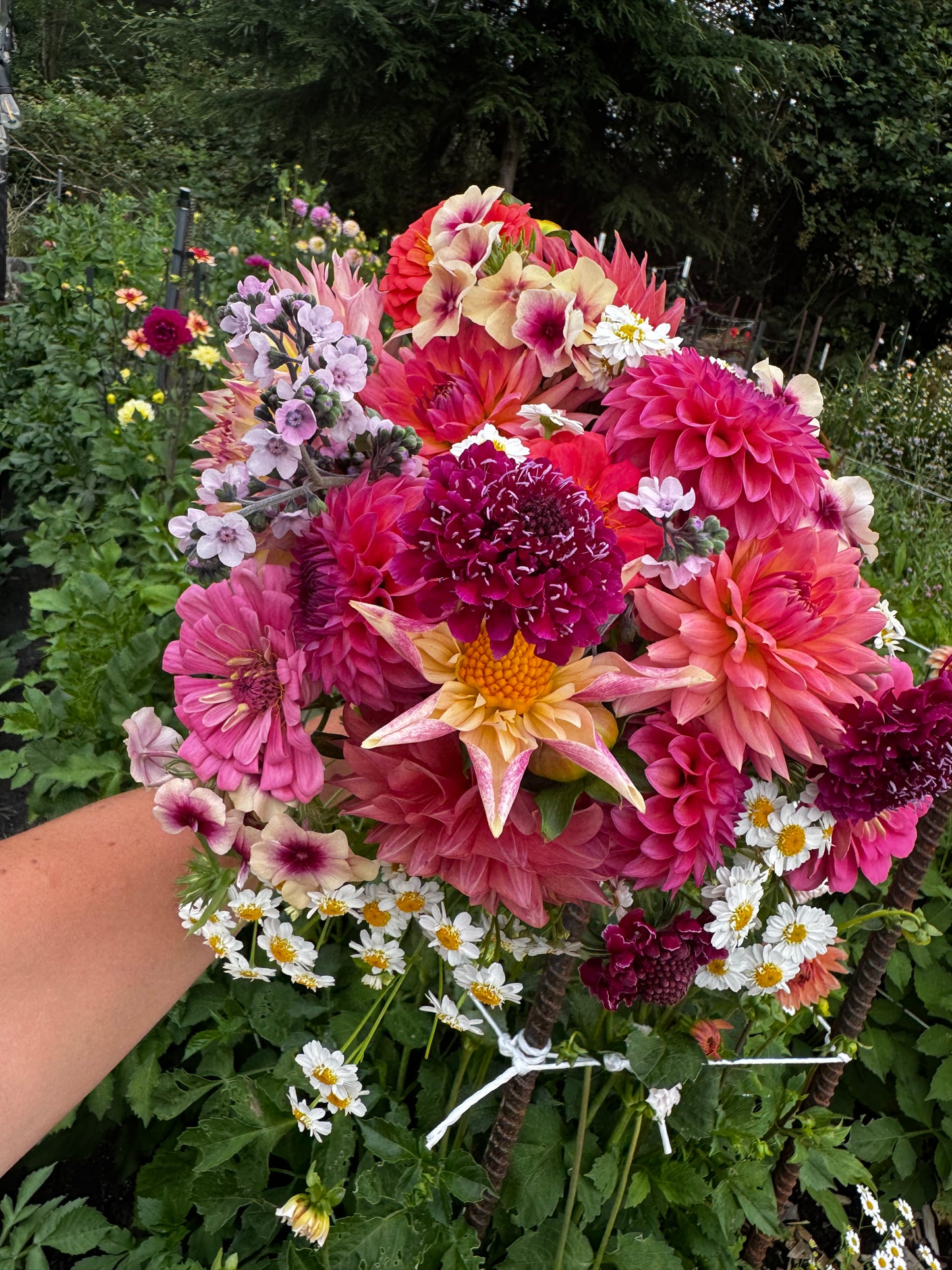 Bouquet making class at Martedi winery!